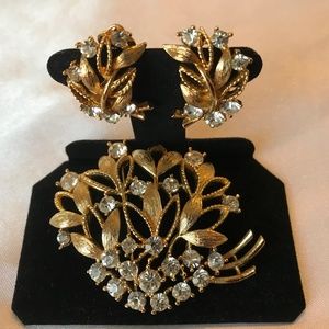 LISNER BROOCH AND EARRINGS